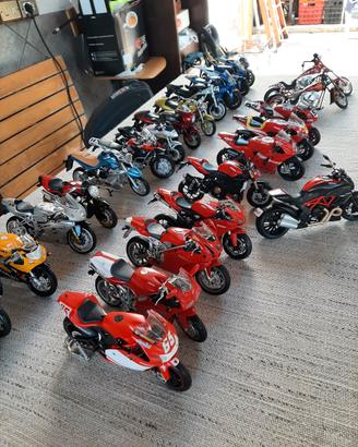 26 modellini moto  in  scala  1/12