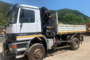 Mercedes 2 assi con gru