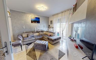 CADORAGO: ampio bilocale al sesto piano con ascens