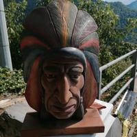 si vende scultura in legno con figura di indiano