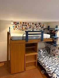 Letto a soppalco con armadio e secondo letto sotto