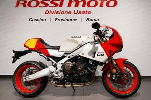 YAMAHA XSR 900 GP LEGEND RED