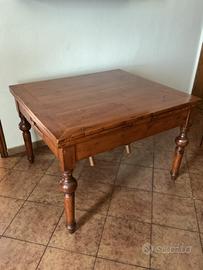 Tavolo allungabile in legno