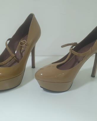 scarpe e sneakers nuove