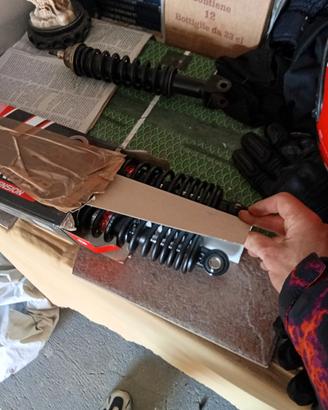 ammortizzatore yss mai usato per sh125-150 