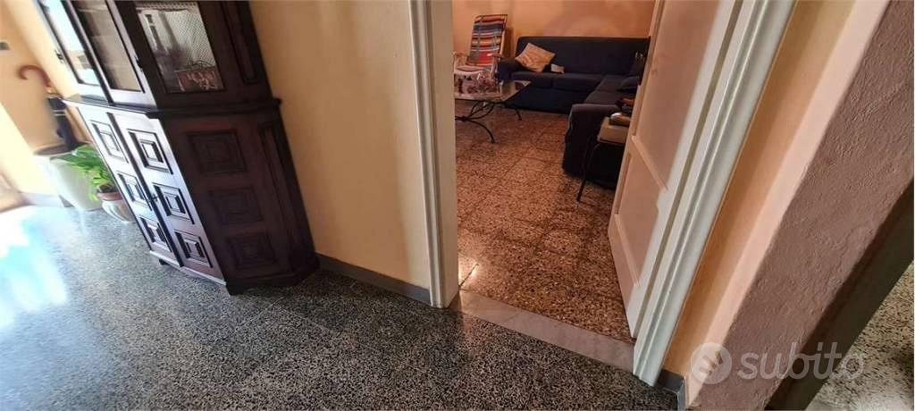 Rustico / Casale di 200 m² con più di 5 locali e b - Altro