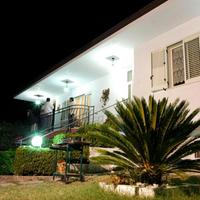 Villa arredata con giardino e terreno