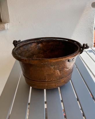 Antico paiolo in rame