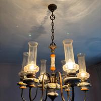 Lampadario francese in porcellana, vetro e bronzo