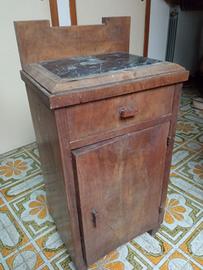 Comodino d'epoca in legno massello