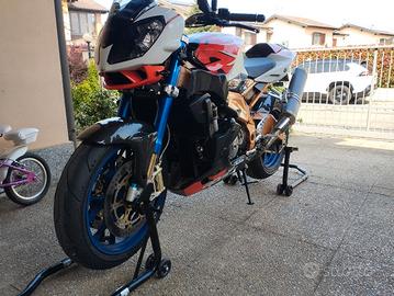 Aprilia Tuono Factory 
