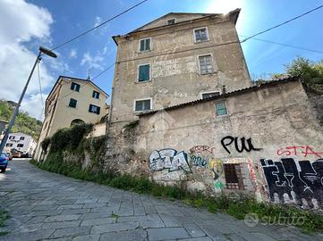 CASA INDIPENDENTE A CARRARA