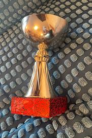 Coppa sportiva per premiazioni in metallo e marmo.