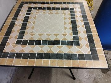 Tavolino in ferro e piastrelle  con 2 sedie