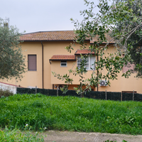 Casa su due piani con cortile