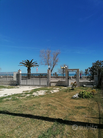 Vieste villetta trilocale fronte spiaggia