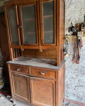 vecchia credenza