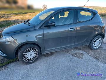 Lancia Ypsilon 1.2 69 CV 5 porte NEOPATENTATI