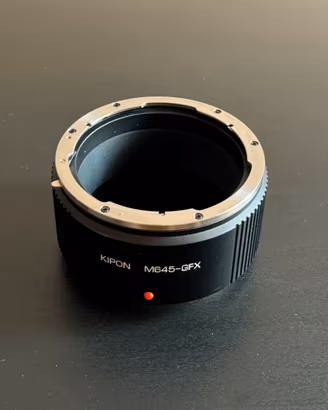 Kipon M645-GFX adattatore Mamiya 645 su Fuji GFX