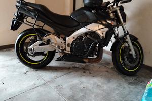 Suzuki GSR 600