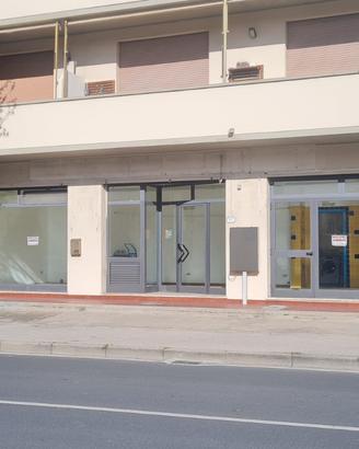 Ampio fondo commerciale, in posizione centrale