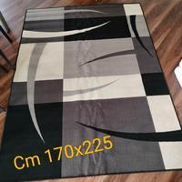 tappeto grigio, bianco e nero