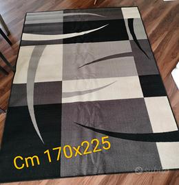 tappeto grigio, bianco e nero