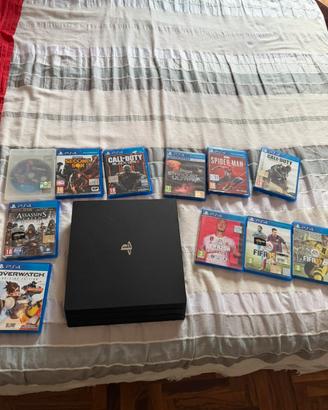 Ps4 PRO con 11 giochi PREZZO TRATTABILE