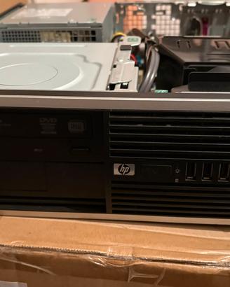 Computer HP SFF con monitor tastiera e mouse
