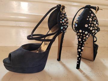 Sandali neri con tacco