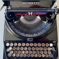 Macchina da scrivere Olivetti ICO con valigetta