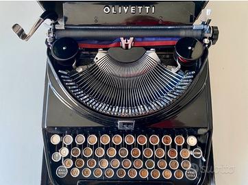 Macchina da scrivere Olivetti ICO con valigetta