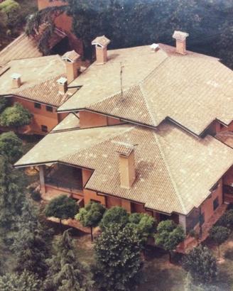 Villa padronale con dependance e ampio parco.