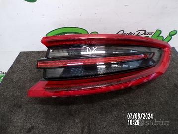 FANALINO POSTERIORE DESTRO MACAN 95B 2018