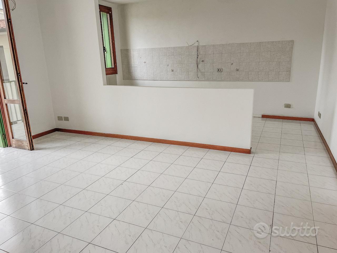 FABBRICATO CON APPARTAMENTI + NEGOZIO/UFFICIO - Altro