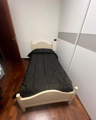 Letto singolo con doghe e materasso