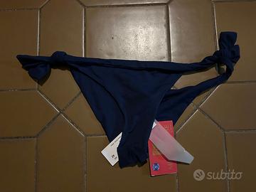 Slip blu nuovo.