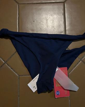 Slip blu nuovo.