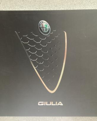 BROCHURE ALFA ROMEO GIULIA