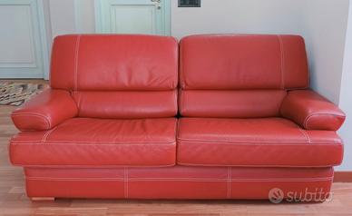 Divano in pelle rossa