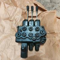 Distributore Idraulico a 3 Leve – Doppie Effetto c