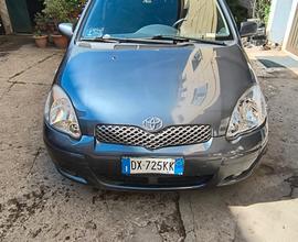 TOYOTA Yaris - 2005