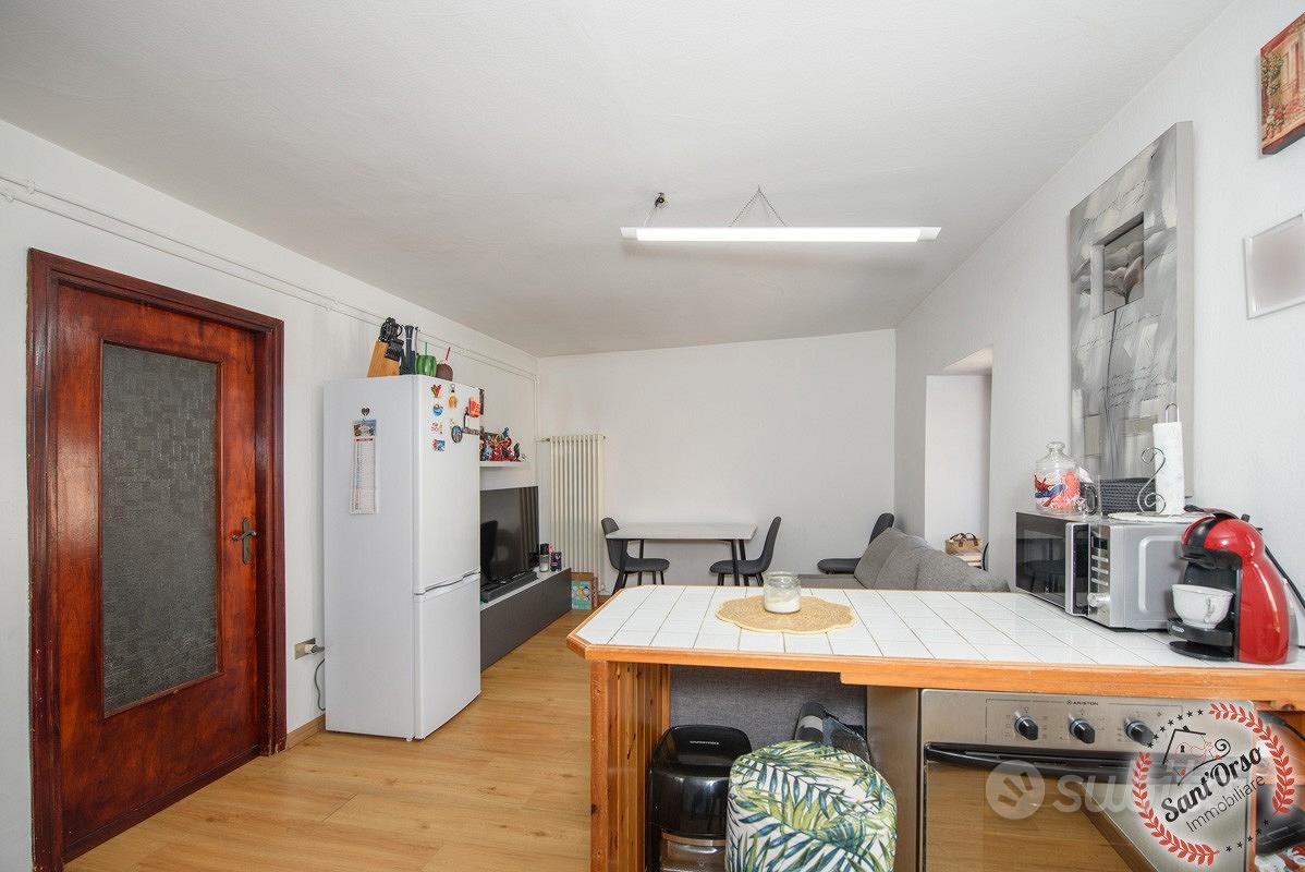 Casa semindipendente con ampio terrazzo e corte pe - Vista 5