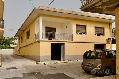 Marina di Ragusa, Casa singola con Giardino e Gara