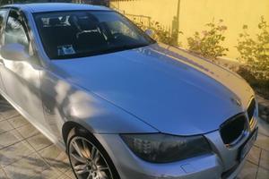 BMW 320 Serie 3 Berlina, gommata e tagliandata