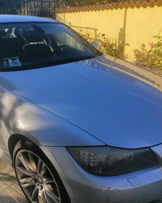 BMW 320 Serie 3 Berlina, gommata e tagliandata