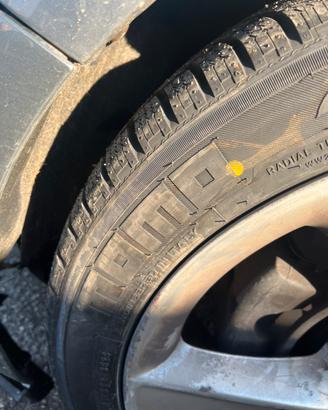 4 gomme 235 45 R19 momo nuove