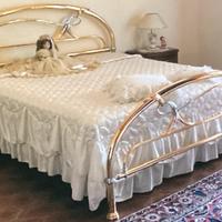 Testata e pediera  matrimoniale in ottone /oro