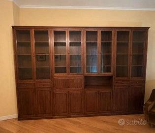 Mobile libreria-contenitore con vetrine e sport