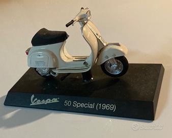 Modellino Vespa 50 special 1/18 collezione edicola